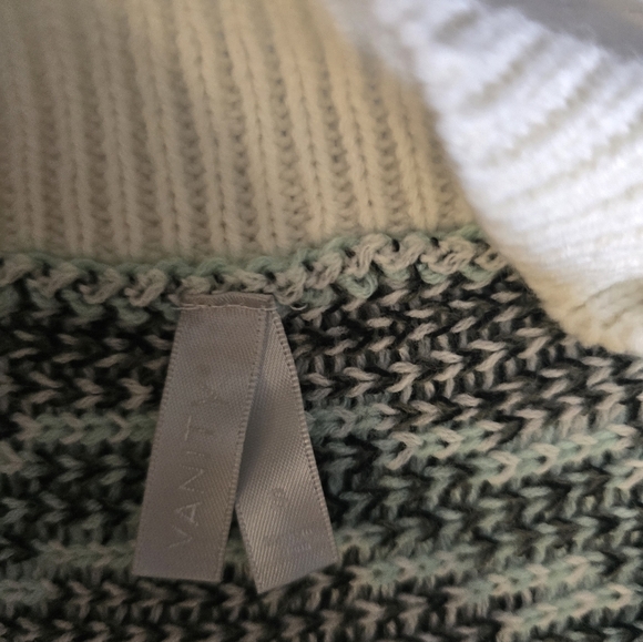 Geometric Patterned Women's Sweater - Cream and Gray - Picture 2 of 3